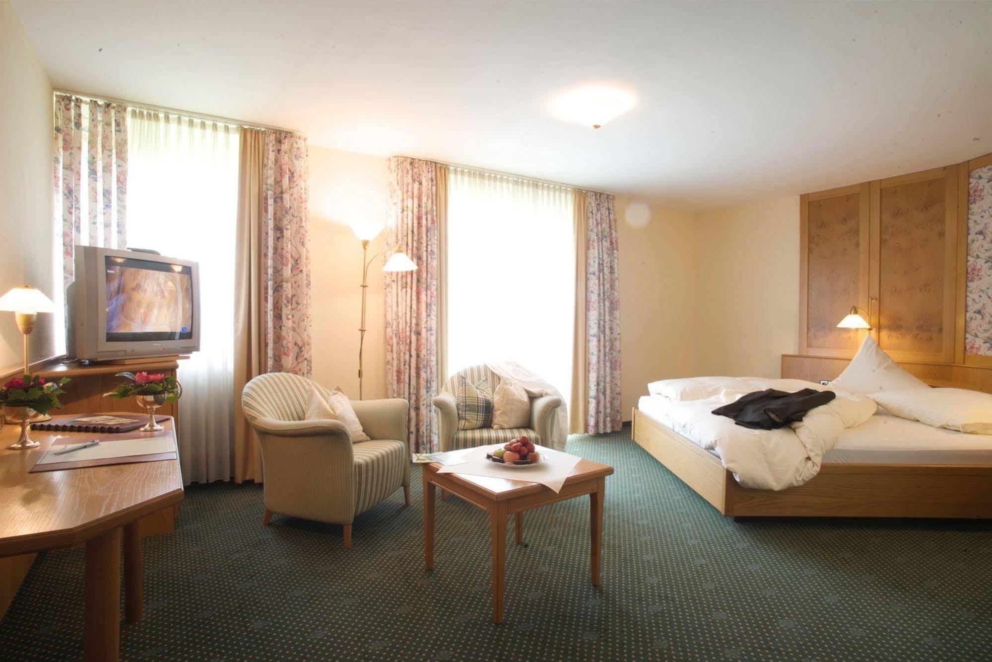 Hotel & Restaurant Dornweiler Hof Illertissen Exteriér fotografie